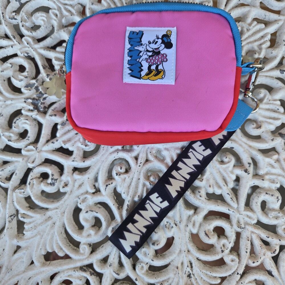 Disney Parks 2023 Mickey & Co Minnie Mouse Retro Wristlet Pouch Bag Pink